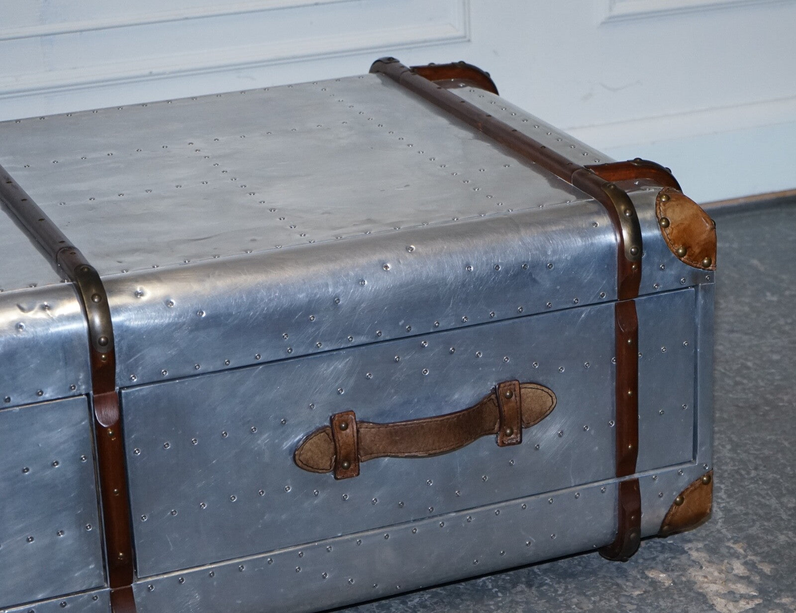 VINTAGE TIMOTHY OULTON AVIATOR INDUSTRIAL SILVER COFFEE TABLE LEATHER DETAILS