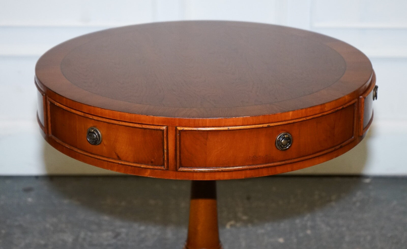 VINTAGE YEW WOOD CIRCULAR DRUM END SiDE LAMP TABLE