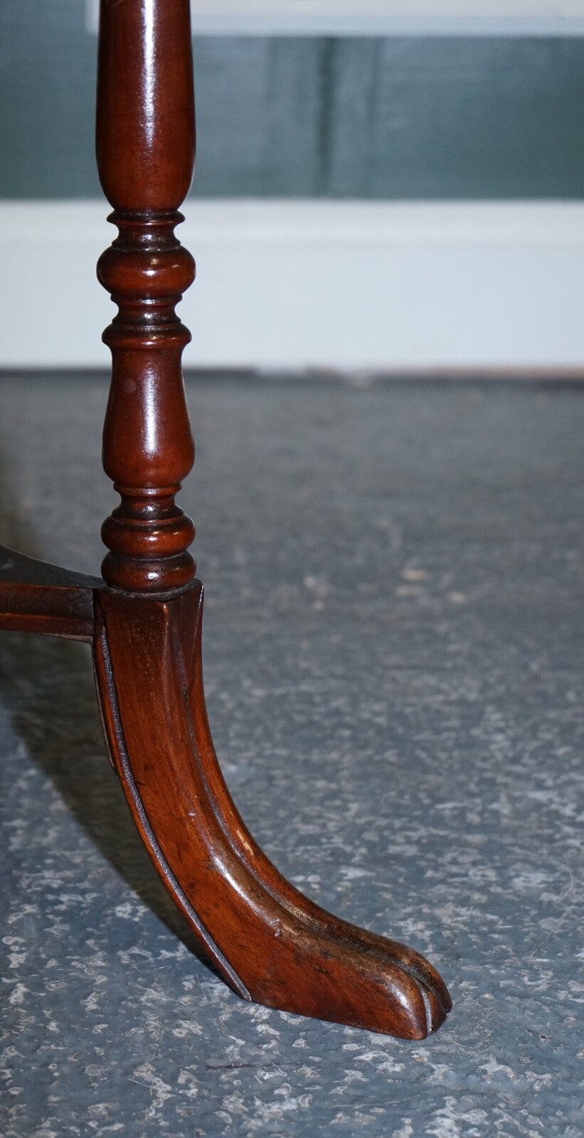 LOVELY RESTORED HARDWOOD HEXAGON SIDE TABLE WITH CURVED SPADE FEET