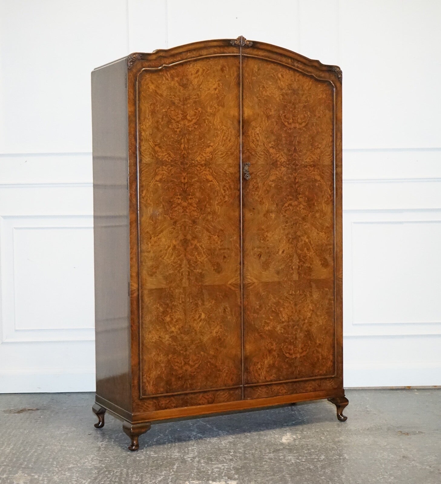 GORGEOUS ART DECO BURR WALNUT DOUBLE WARDROBE WITH MiRROR