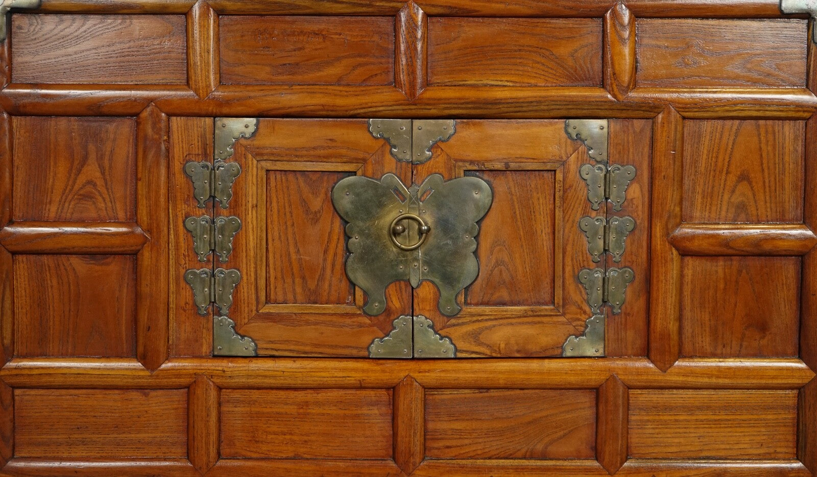 LATE 19TH CENTRY KOREAN ICH'UNG BUTTERFLY WEDDING CABINET CHEST BRASS FITINGS J1