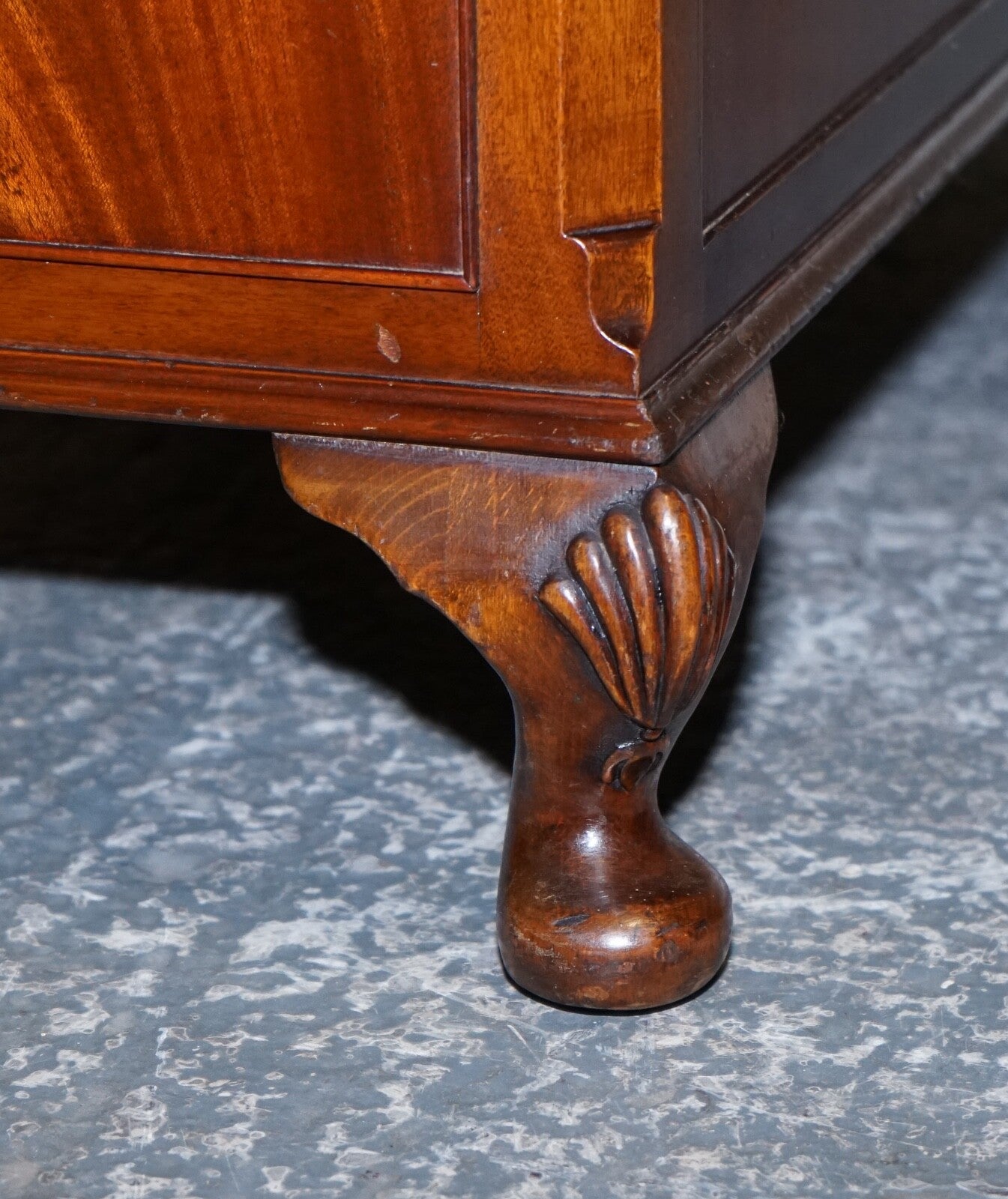 RARE GLOBE WERNICKE BURGUNDY EMBOSSED LEATHER TOP TWIN PEDESTAL DESK