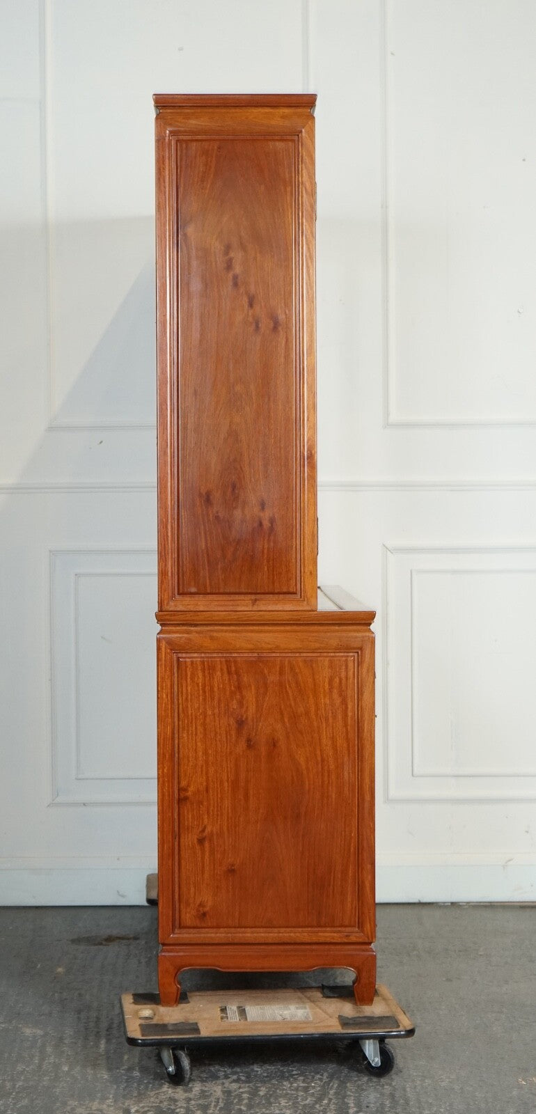 LARGE VINTAGE ORIENTAL CHINESE CARVED SOLID HARDWOOD BOOKCASE DISPLAY CABINET