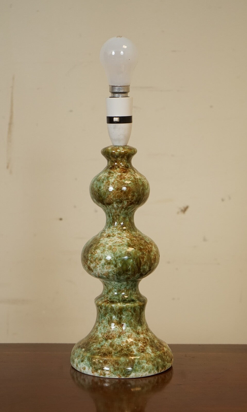 VINTAGE SINGLE GREEN CERAMIC TABLE LAMP