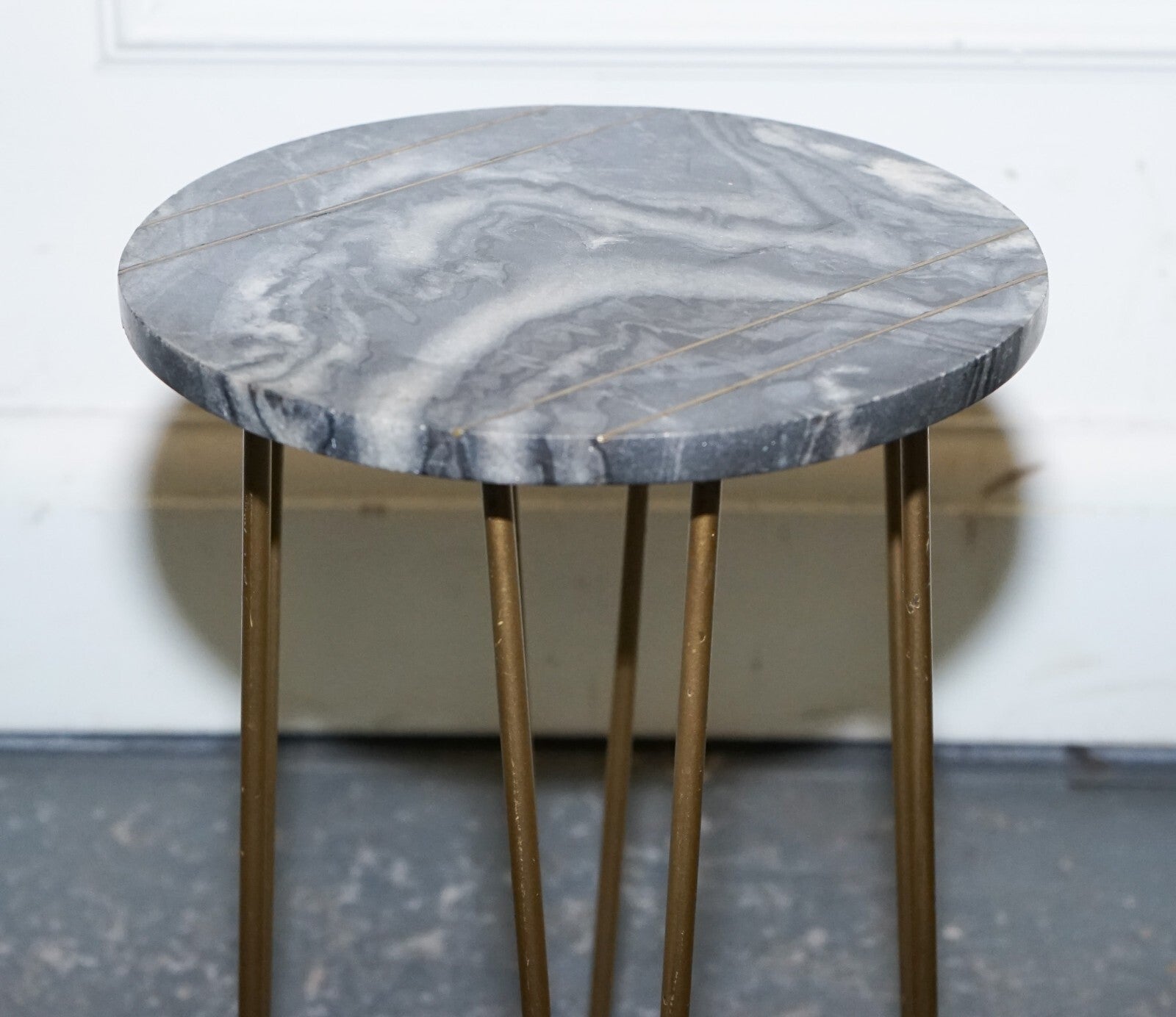 GREY AND WHITE MARBLE TOP WITH GOLD PIN LEGS PLANT LAMP SiDE TABLE