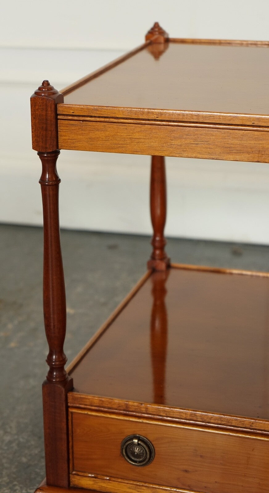 PAIR OF YEW WOOD TWO TIER GEORGIAN STYLE BEDSIDE SIDE END WINE LAMP TABLES