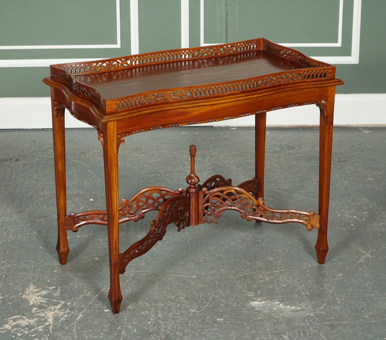 VERY FINE ANTIQUE MAHOGANY GEORGE III CHIPPENDALE STYLE CONSOLE SLIVER TABLE