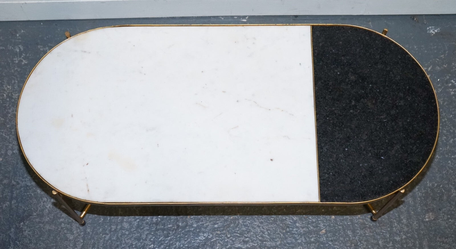CONTEMPORARY ITALIAN TWO TONE MARBLE & LIMESTONE COFFEE TABLE ON METAL GOLD LEGS