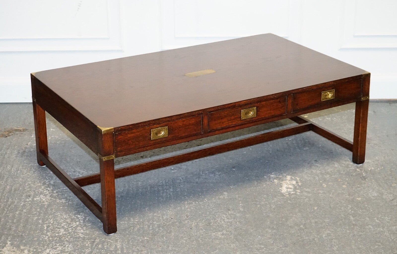 STUNNING MILITARY CAMPAIGN REH KENNEDY COFFEE TABLE WITH THREE DEEP DRAWERS
