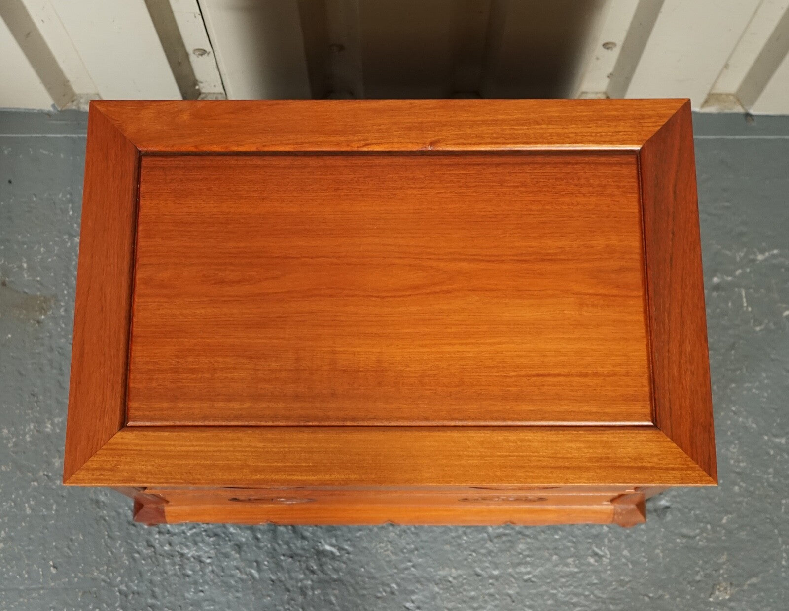 BEAUTIFUL VINTAGE TEAK ORIENTAL CHEST OF DRAWERS