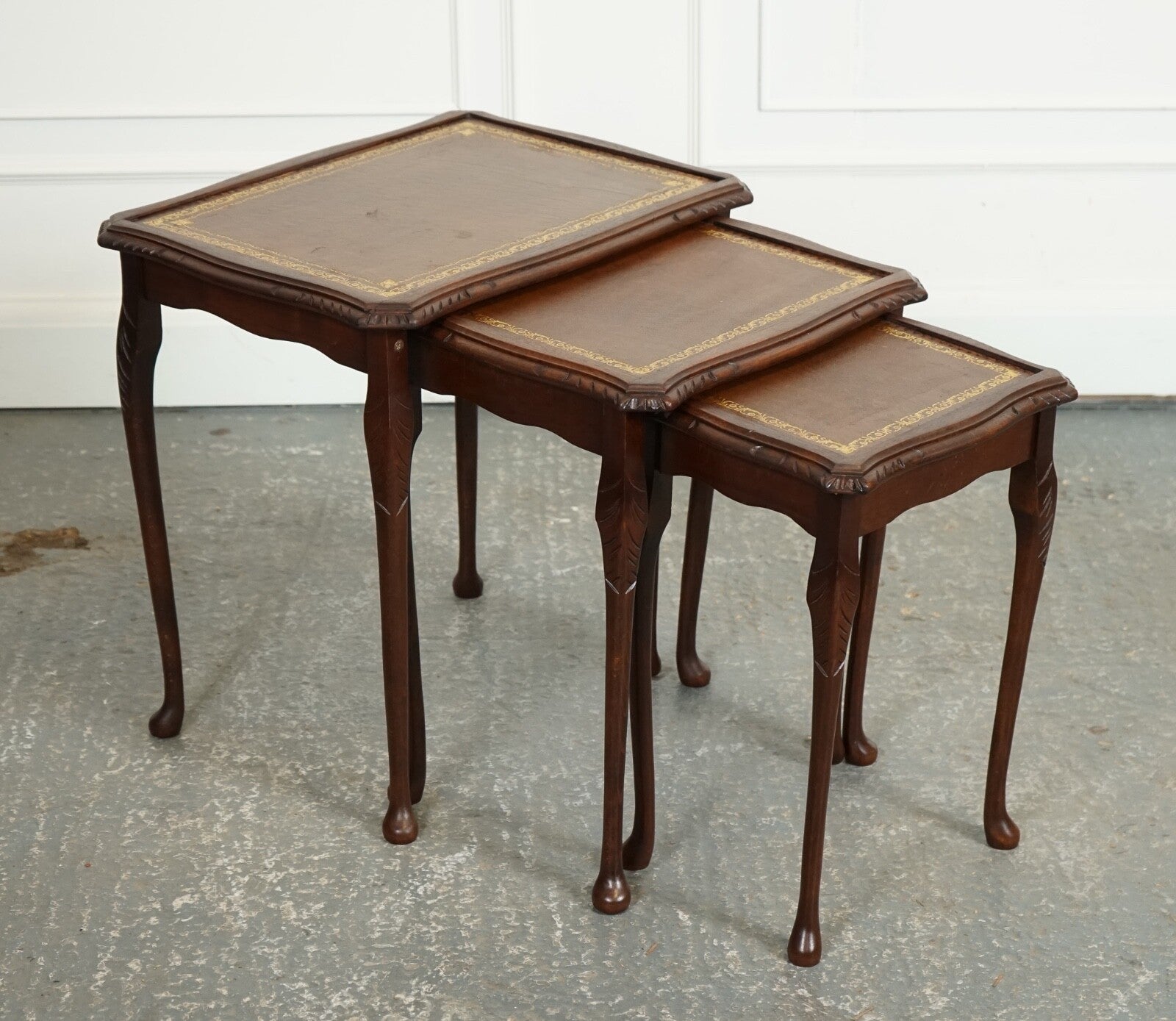 VINTAGE NEST OF TABLES QUEEN ANNE STYLE LEGS WITH BROWN EMBOSSED LEATHER TOP