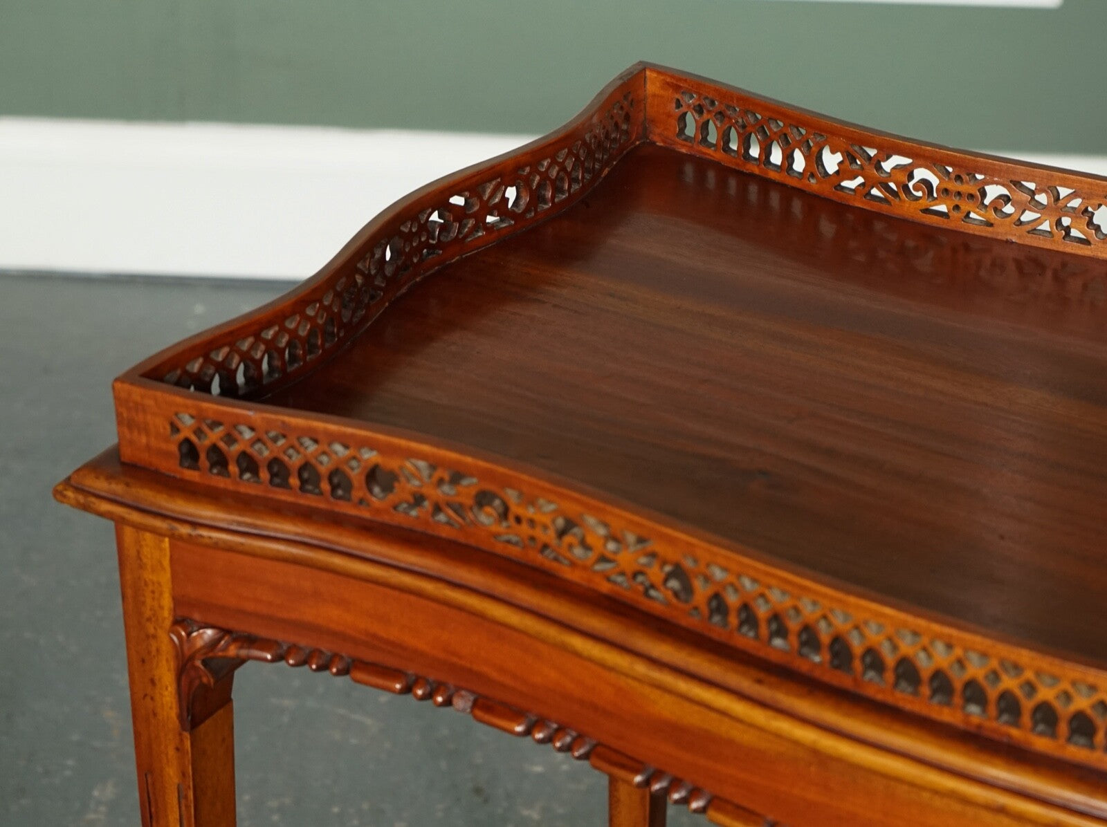 VERY FINE ANTIQUE MAHOGANY GEORGE III CHIPPENDALE STYLE CONSOLE SLIVER TABLE