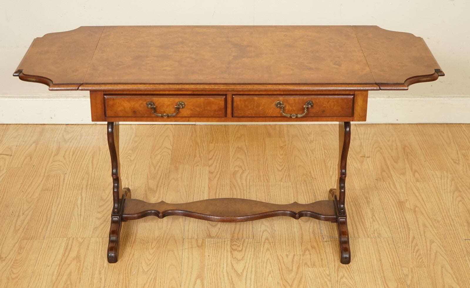 LOVELY BEVAN AND FUNNELL BURR WALNUT EXTENDING DROPLEAF SIDE END TABLE