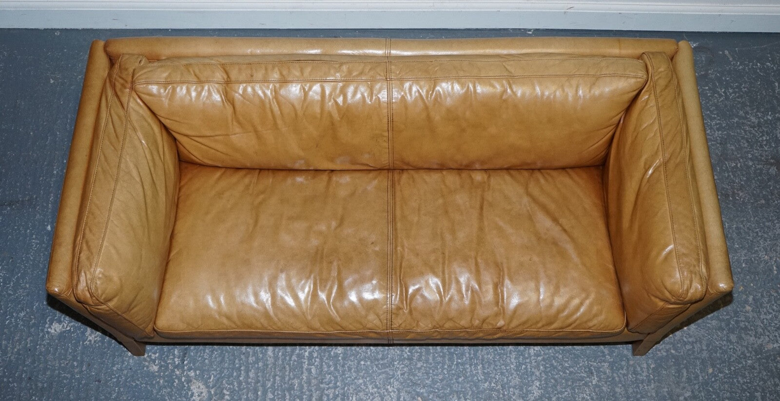 VERY COMFORTABLE CONTEMPORARY HALO GROUCHO BROWN TAN LEATHER TWO TO THREE SOFA