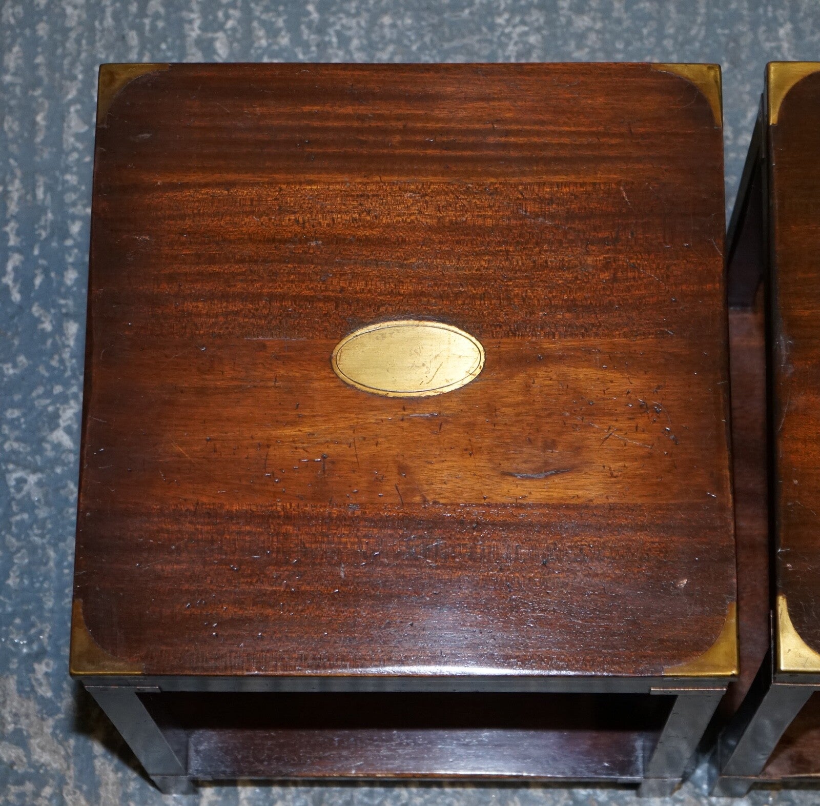 FINE ENGLISH PAIR OF BEVAN FUNNELL MILITARY CAMPAIGN NiGHTSTANDS END SIDE TABLES