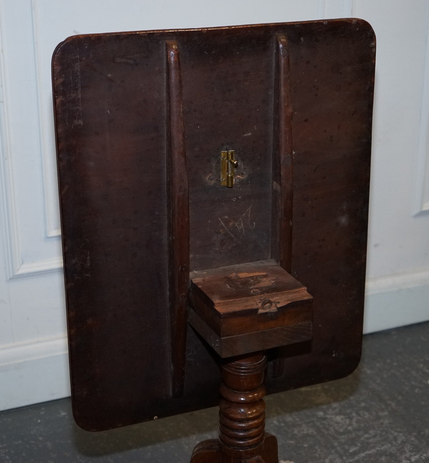 ANTIQUE 19TH CENTURY ENGLISH OAK RECTANGLE TRIPOD TILT TOP TABLE