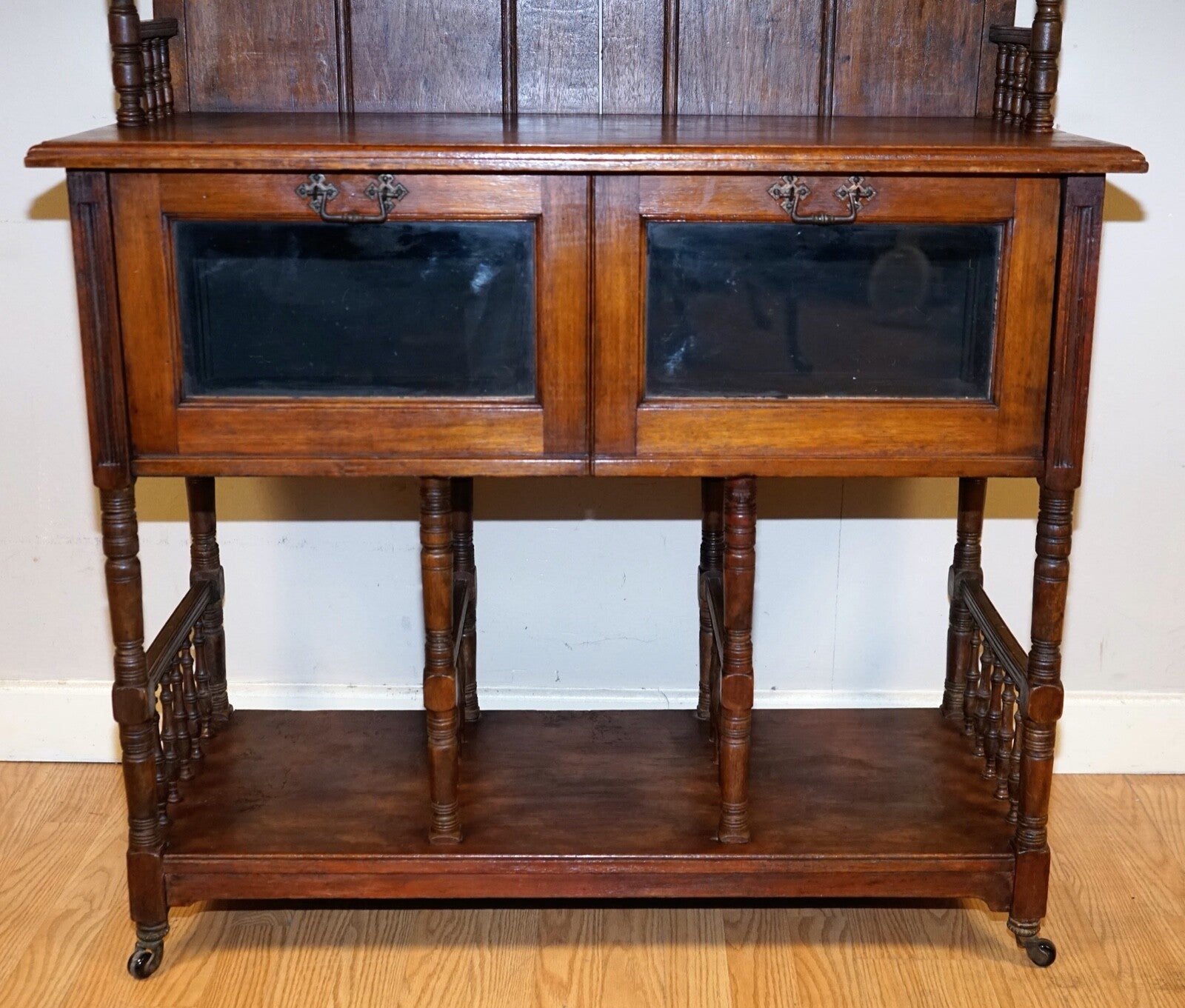 VICTORIA REGINA STAMPED HALLWAY WHATNOT SIDEBOARD GLAZED DOOR PORCELAIN CASTORS