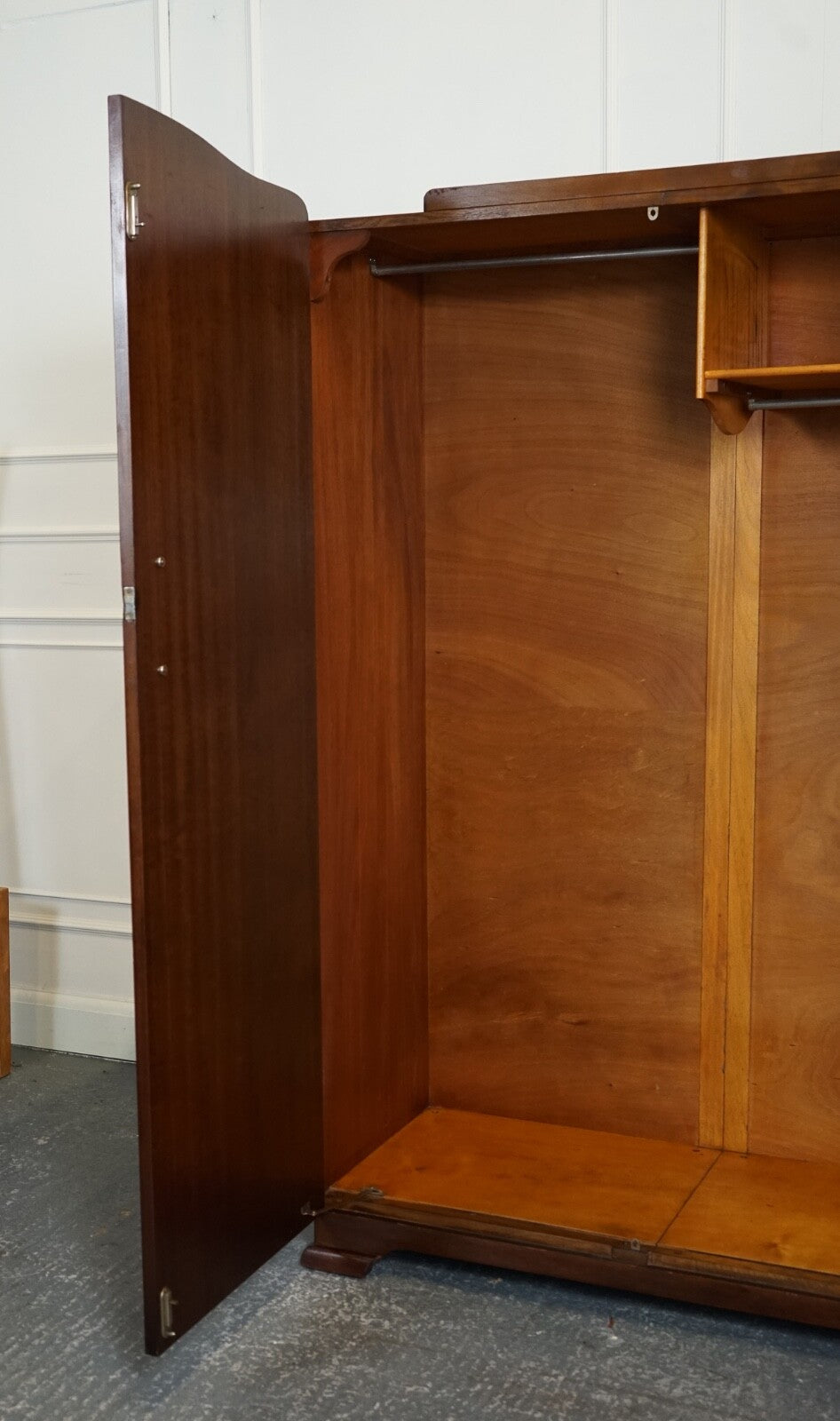 LOVELY VINTAGE ART DECO MAHOGANY WARDROBE J1