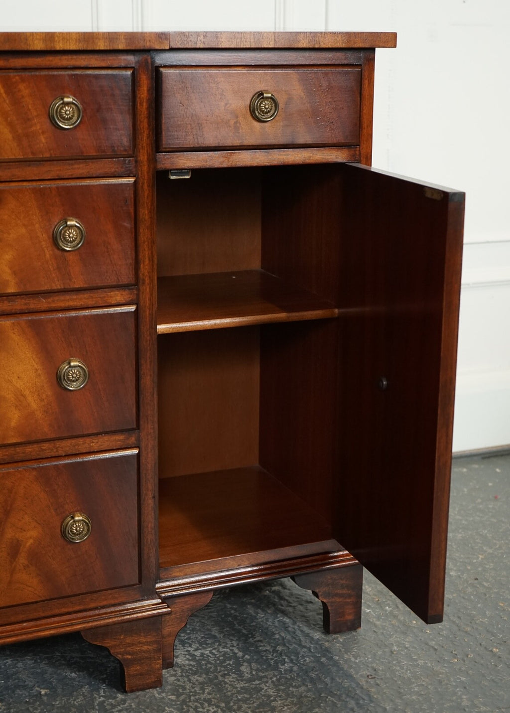 LOVELY BEVAN FUNNELL GEORGIAN STYLE FLAMED HARWOOD BUFFET SIDEBOARD J1