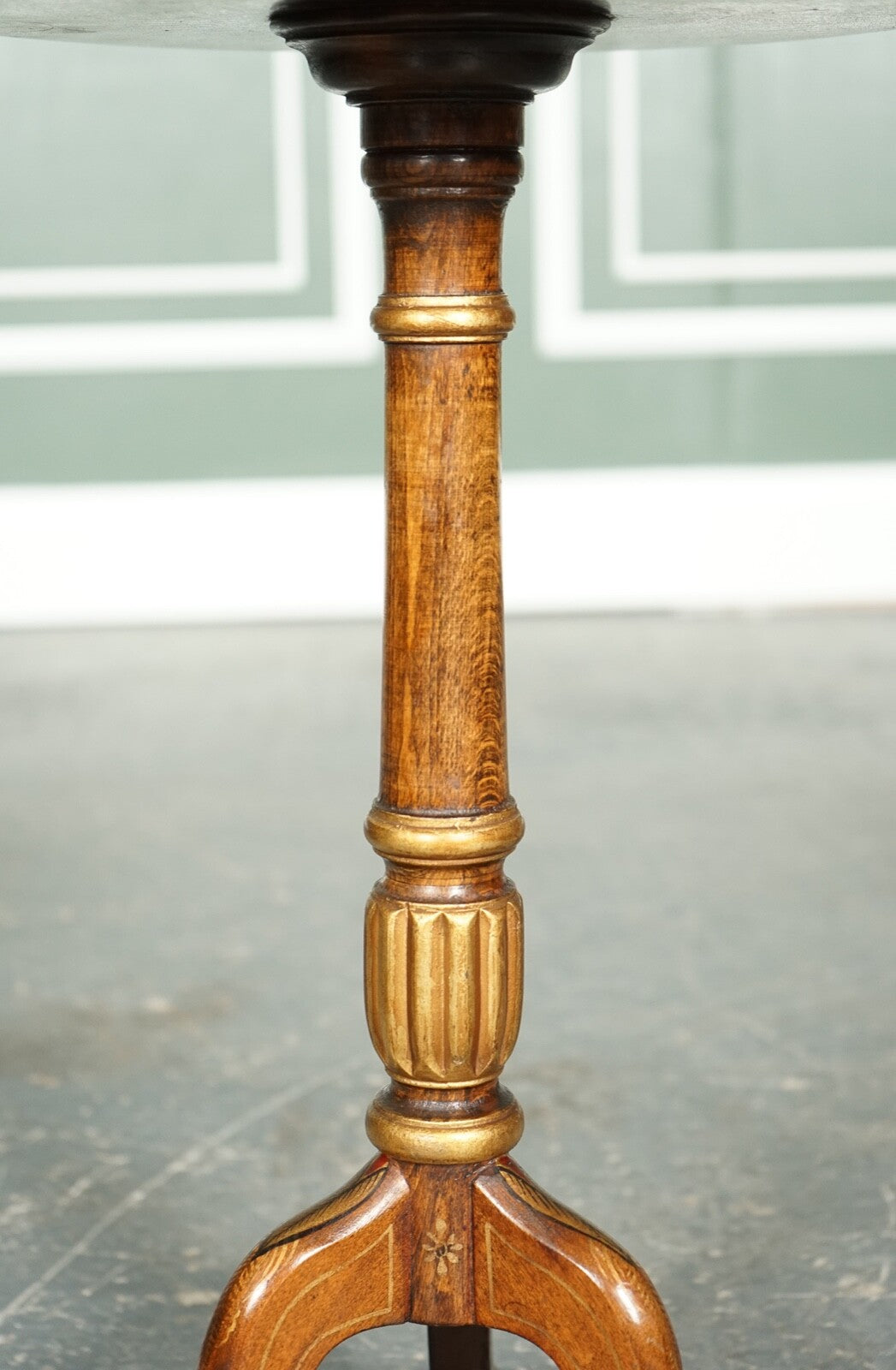 VINTAGE ORIENTAL CHINOISERIE  EBONISED HAND PAINTED PEDESTAL SIDE END LAMP TABLE