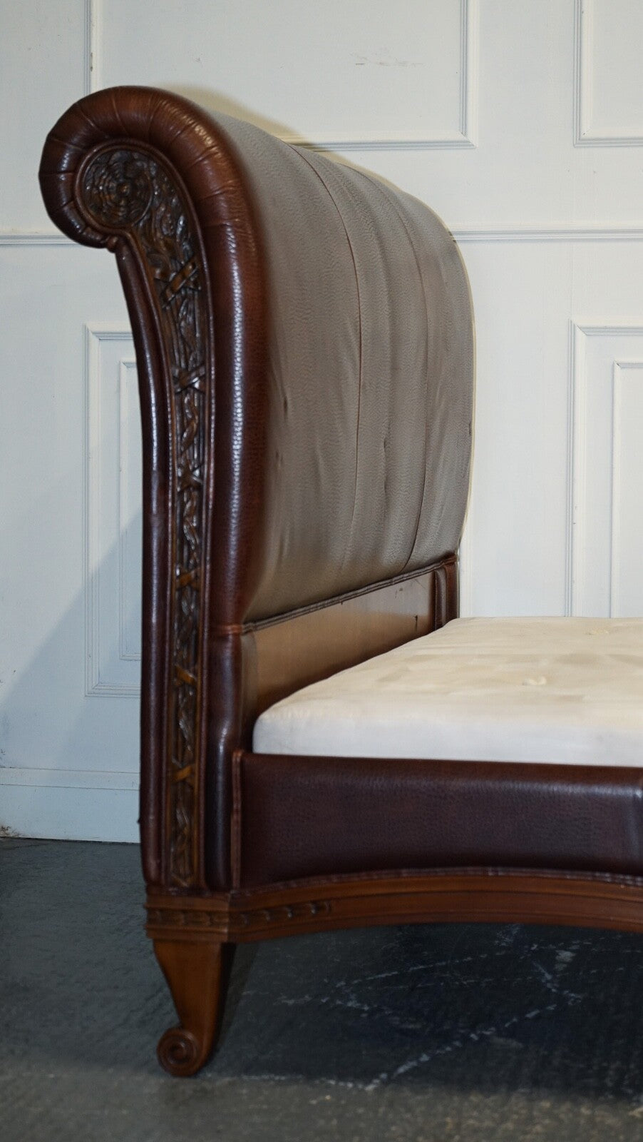 STUNNING KING SIZE BONAPARTE CARVED LEATHER BED AND SO TO BED RRP £14,000