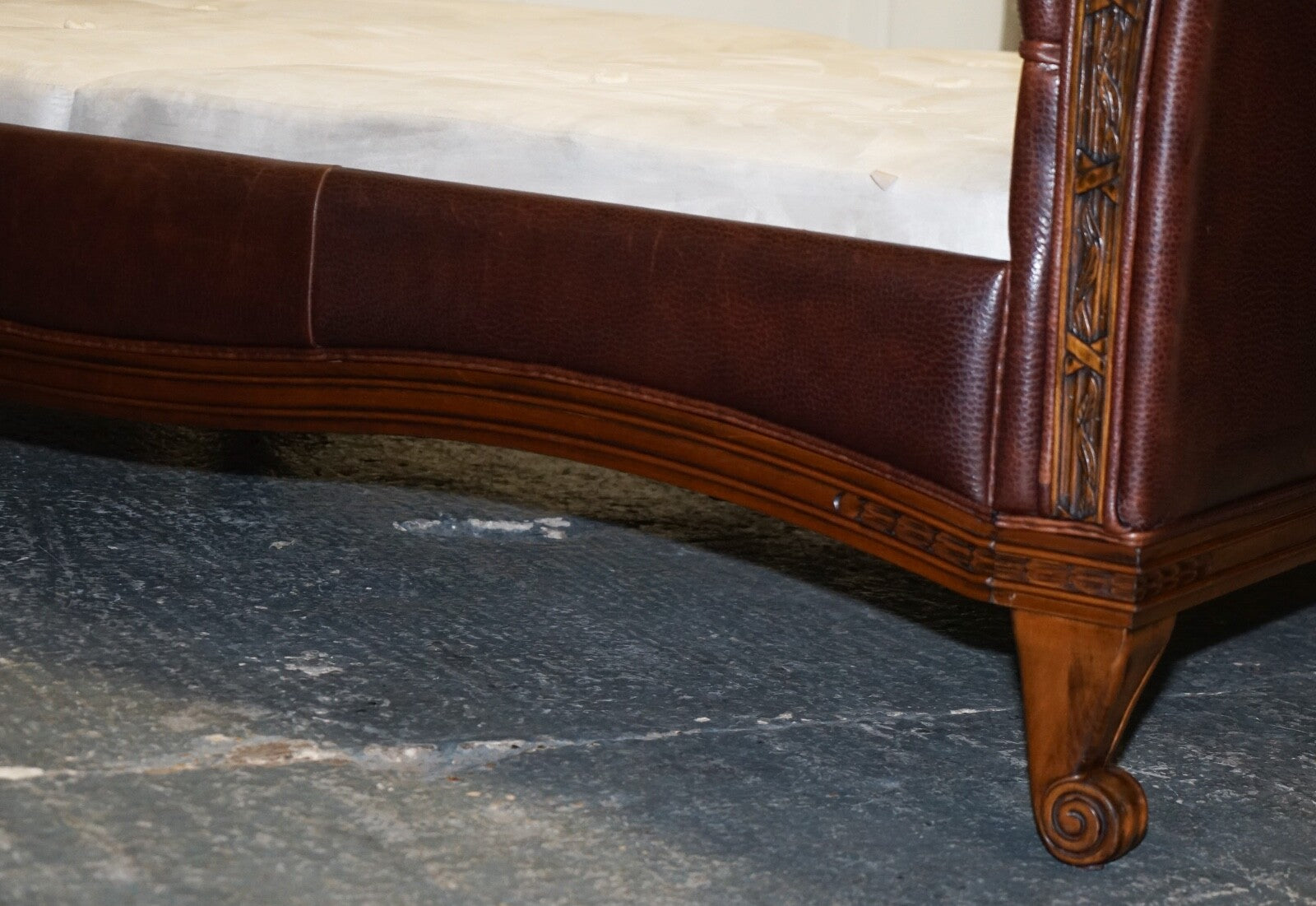 STUNNING KING SIZE BONAPARTE CARVED LEATHER BED AND SO TO BED RRP £14,000