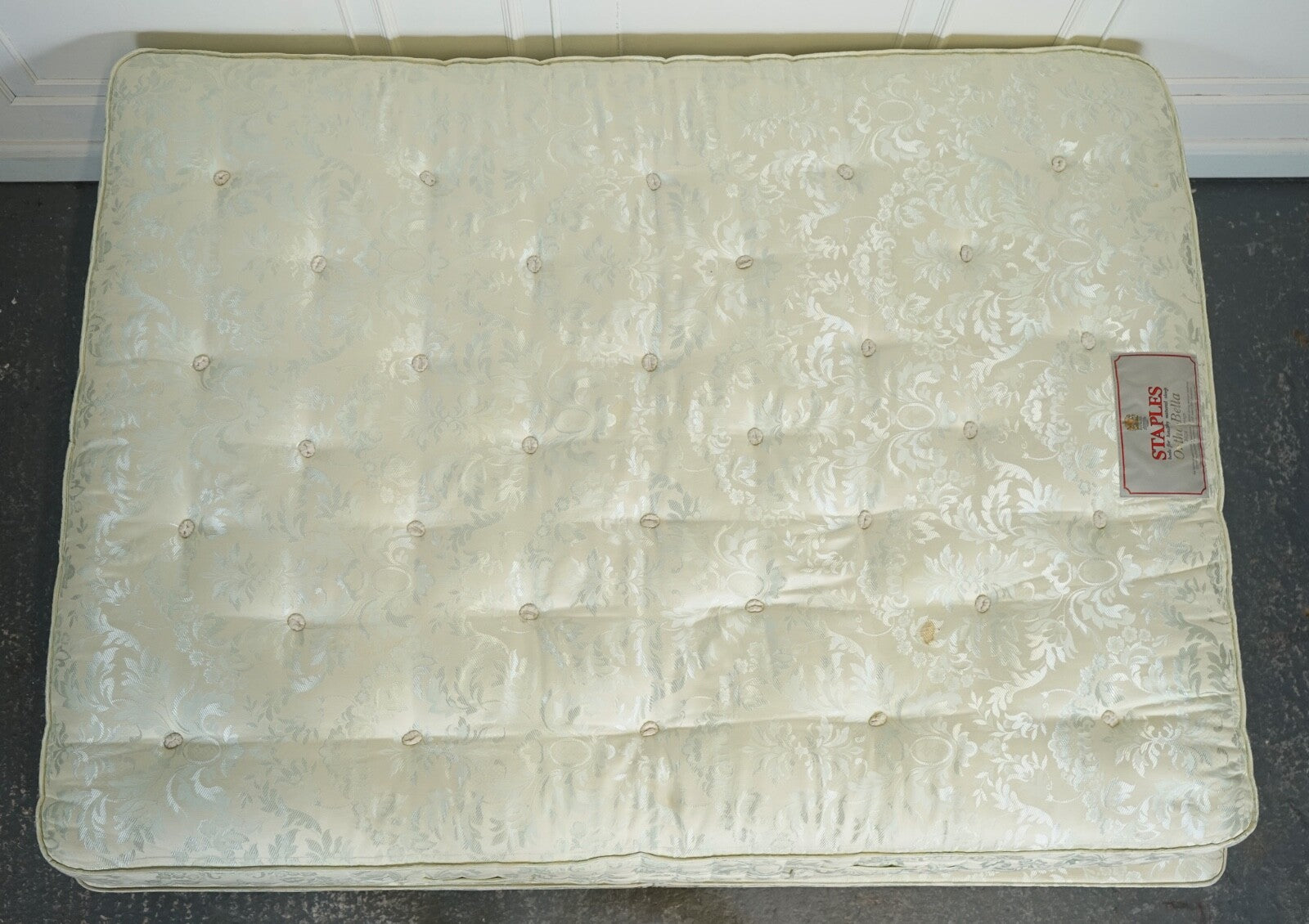 STAPLES & CO DOUBLE DIVAN & MATTRESS BED
