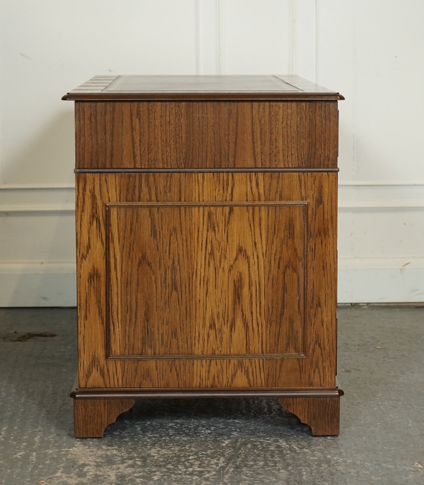 VINTAGE OAK OFFICE PEDESTAL DESK BROWN LEATHER TOP PART OF SUITE