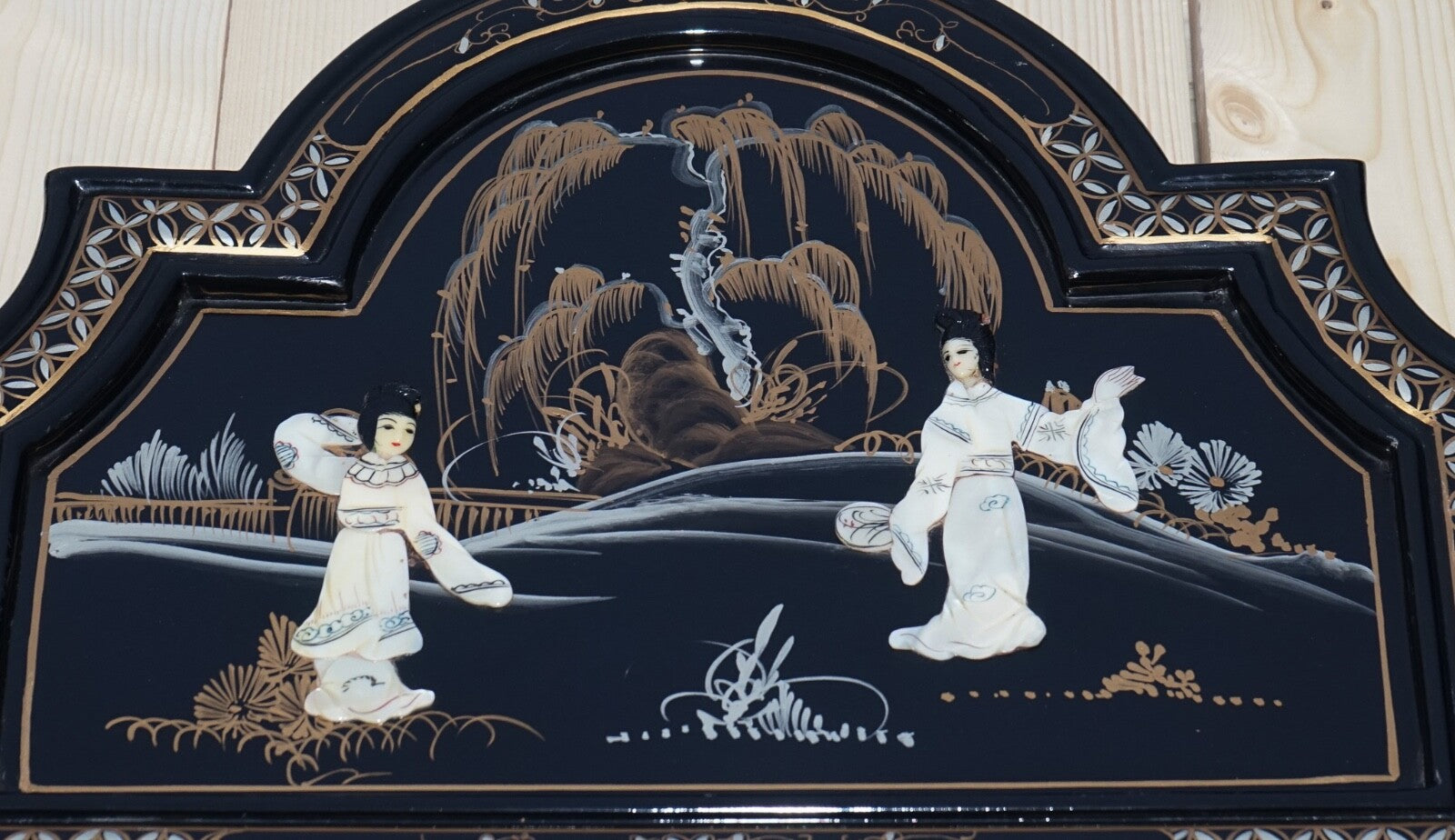 VINTAGE CHINESE ORIENTAL CHINOISERIE ORNATE LACQUERED WALL MIRROR