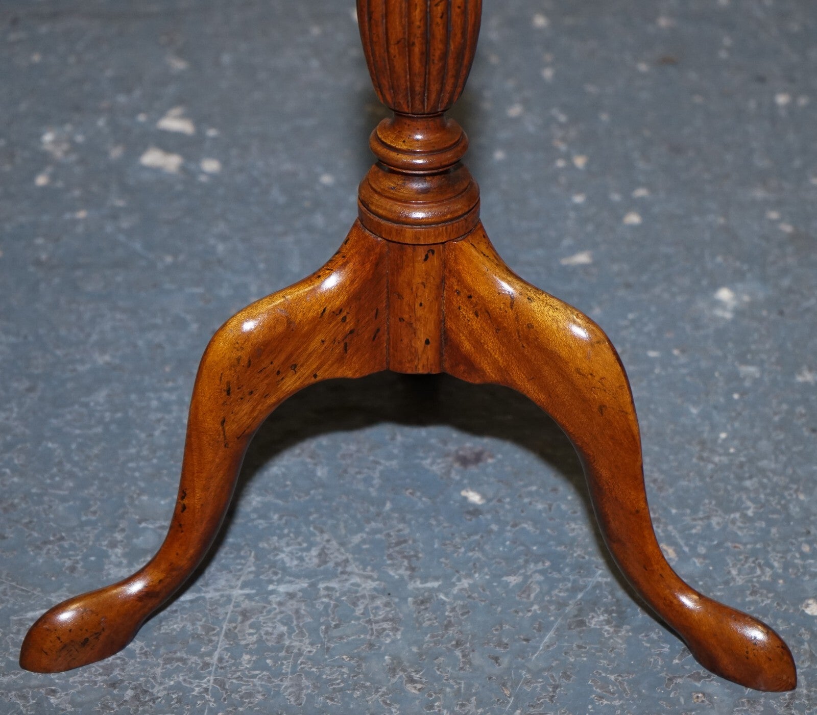 ANTIQUE 1920's MATCHED BROWN LEATHER TOP PAIR OF WINE END SIDE TABLE TRIPOD BASE