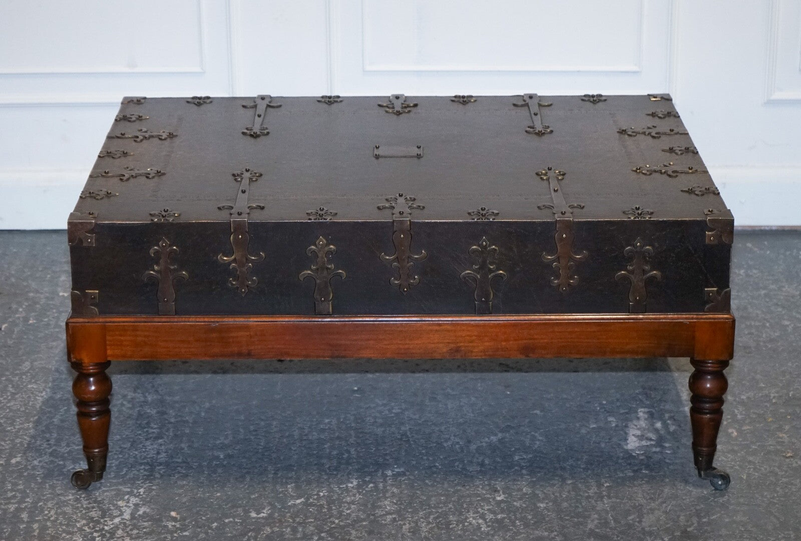 THEODORE ALEXANDER EXQUISITE LARGE COFFEE TABLE DRAWERS ON BOTH SIDES