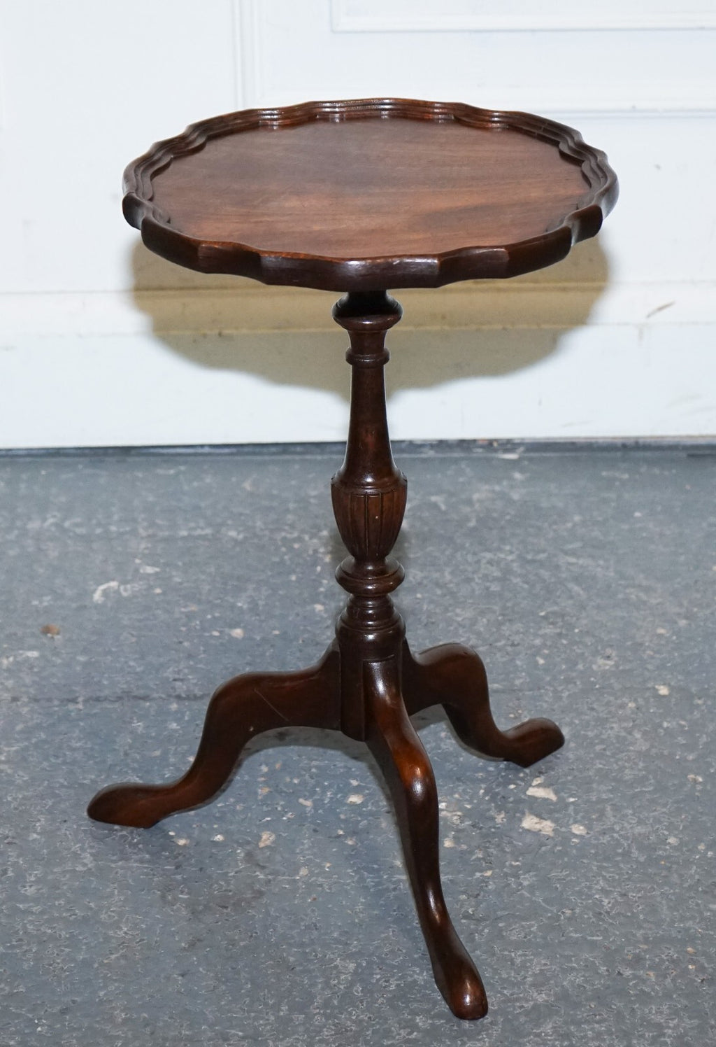 LOVELY  FLAMED MAHOGANY PIECRUST TOP SIDE END WINE TRIPOD TABLE