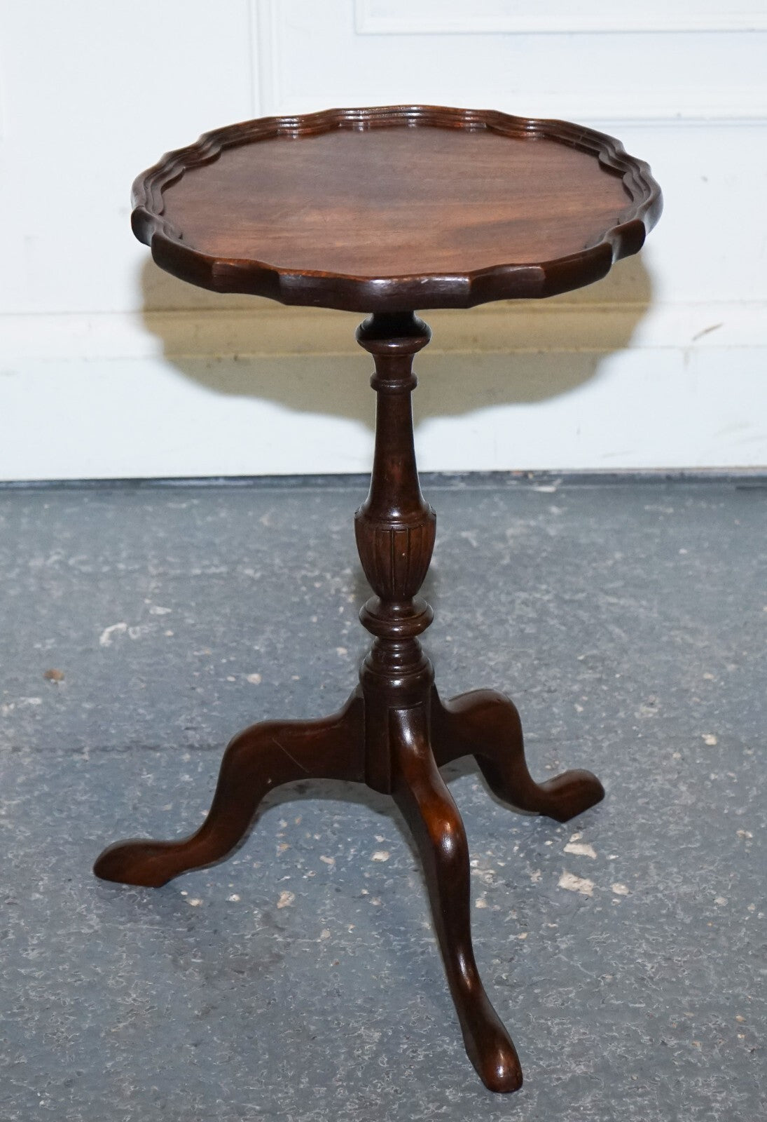 LOVELY  FLAMED MAHOGANY PIECRUST TOP SIDE END WINE TRIPOD TABLE