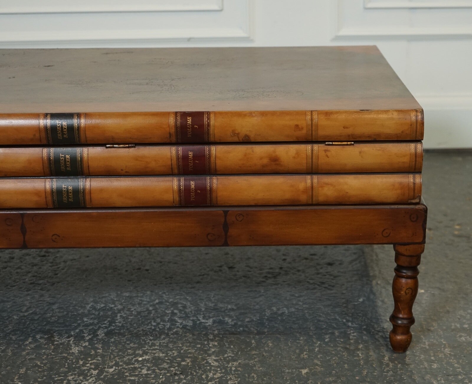 LOVELY VINTAGE FAUX STACK OF BOOKS COFFEE TABLE INTERNAL STORAGE J1