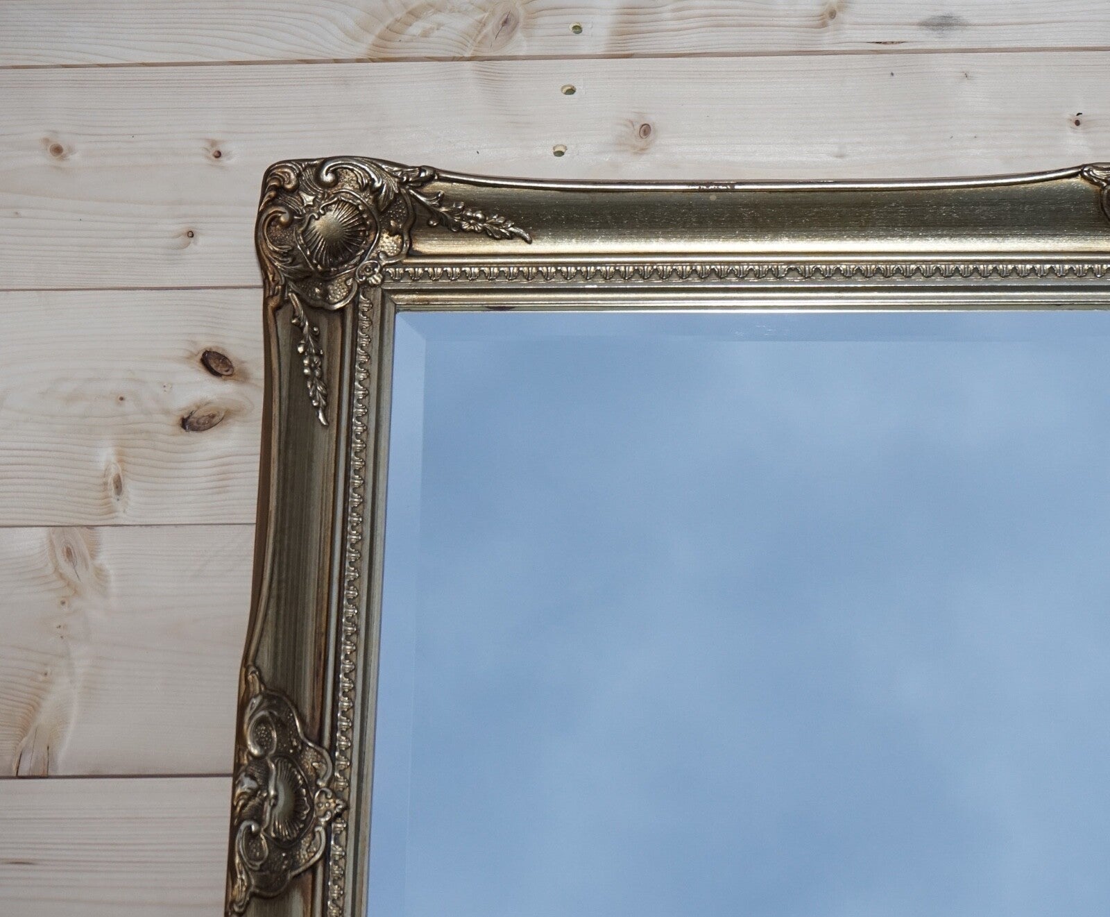 VINTAGE LARGE GOLD ORNATE BEVELLED HANGING WALL MiRROR