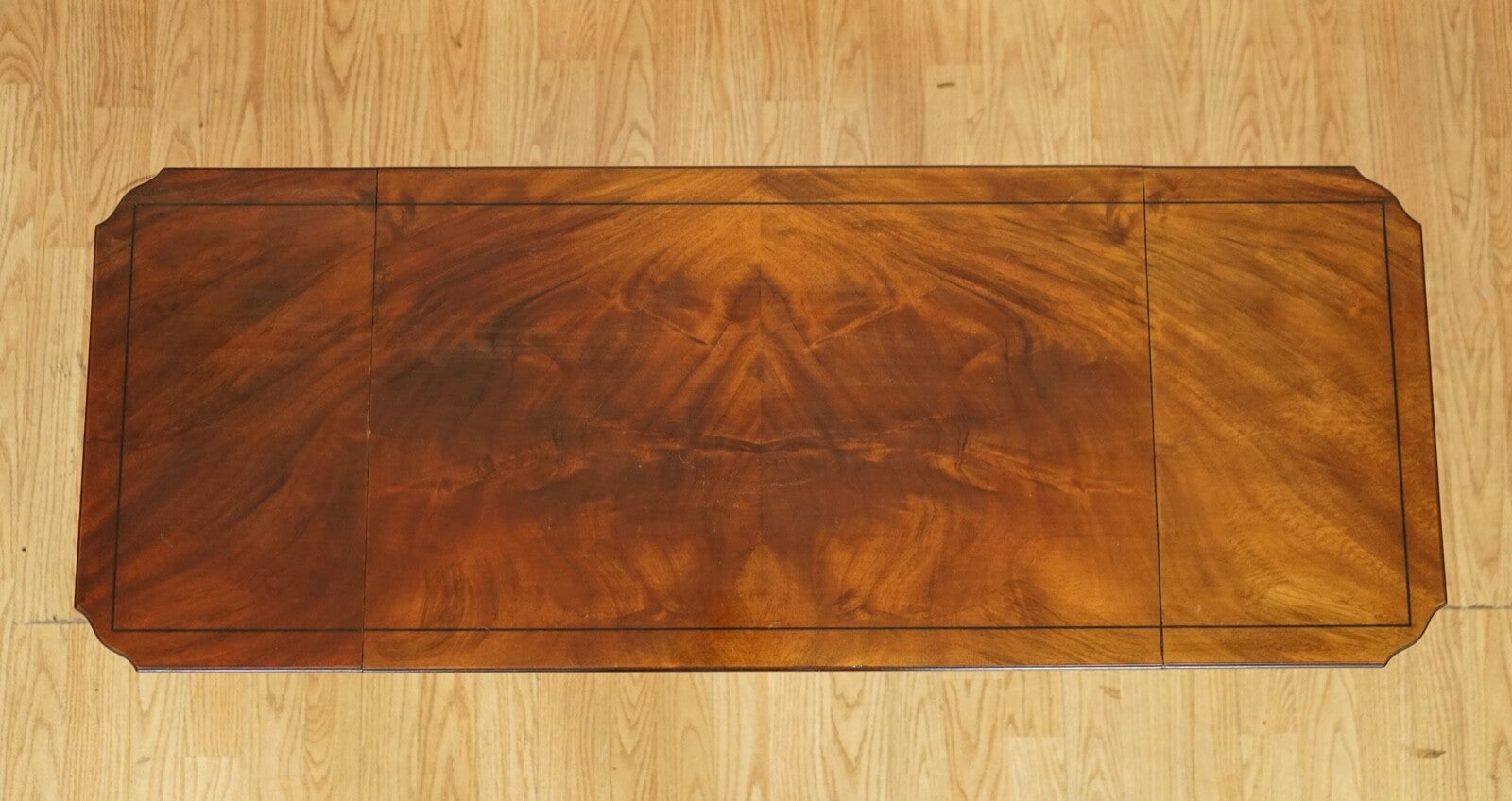 LOVELY VINTAGE FLAMED MAHOGANY EXTENDING DROP LEAF SIDE END TABLE