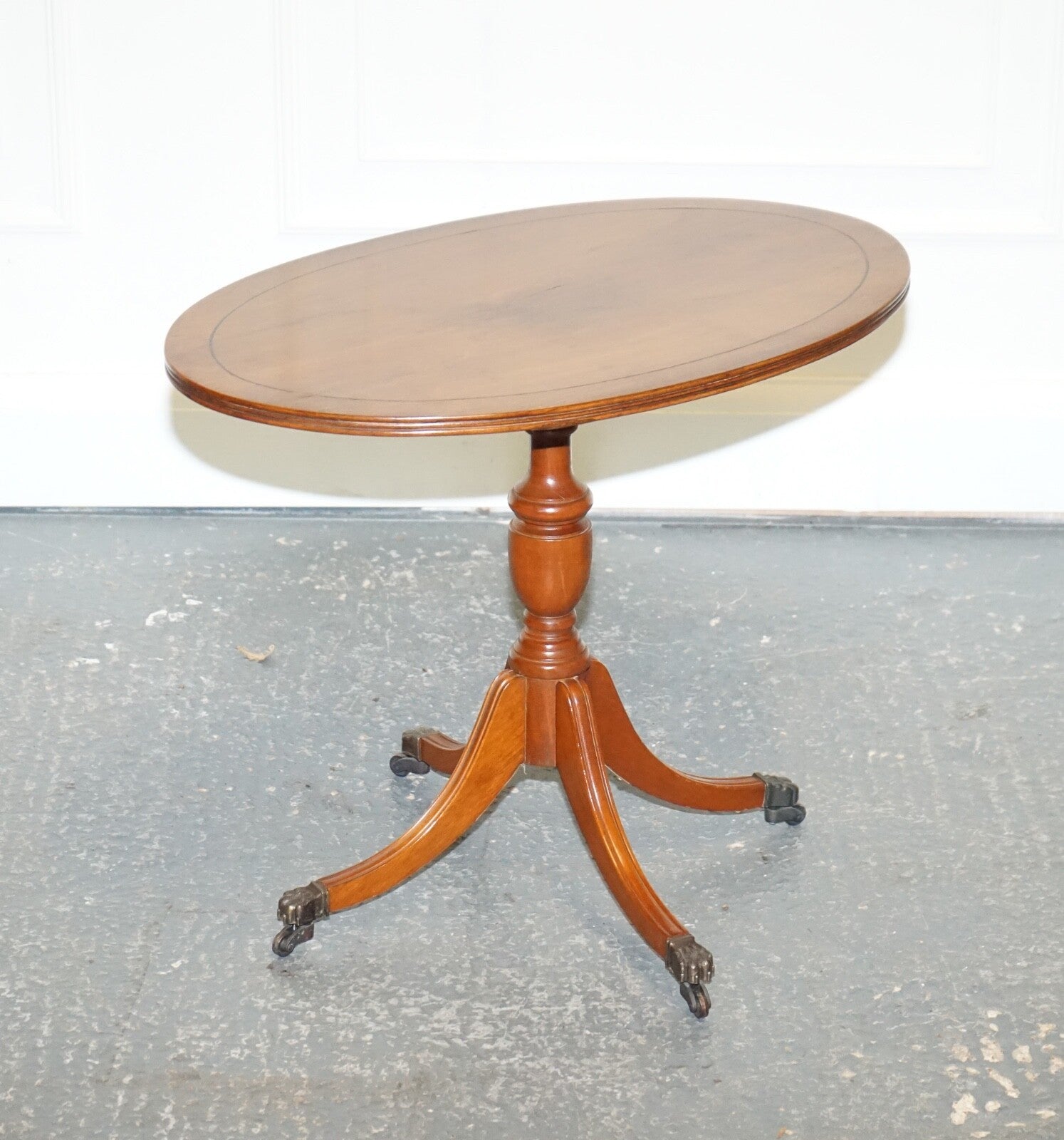 LOVELY VINTAGE OVAL BURR YEW WOOD SIDE TABLE ON TRIPOD LEGS
