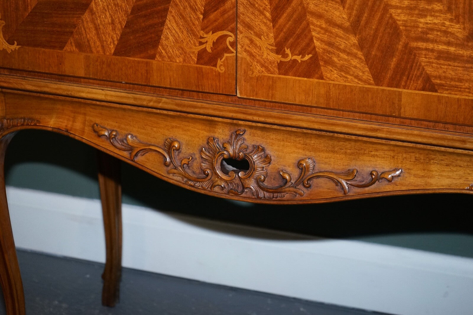 GORGEOUS FRENCH WALNUT PARQUETRY DRINKS COCKTAIL BAR CABINET CUPBOARD