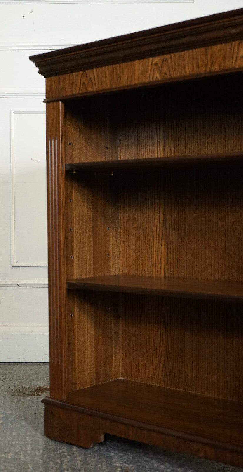 VINTAGE OAK OPEN BOOKCASE ADJUSTABLE SHELVES BROWN LEATHER TOP PART OF SUITE