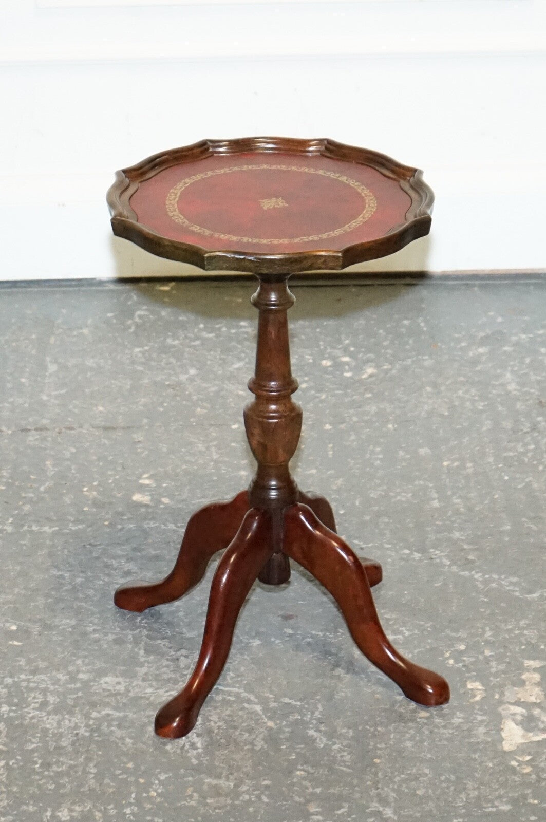 VINTAGE BURGUNDY LEATHER GOLD EMBOSSED SIDE END WINE LAMP OCCASIONAL TABLE