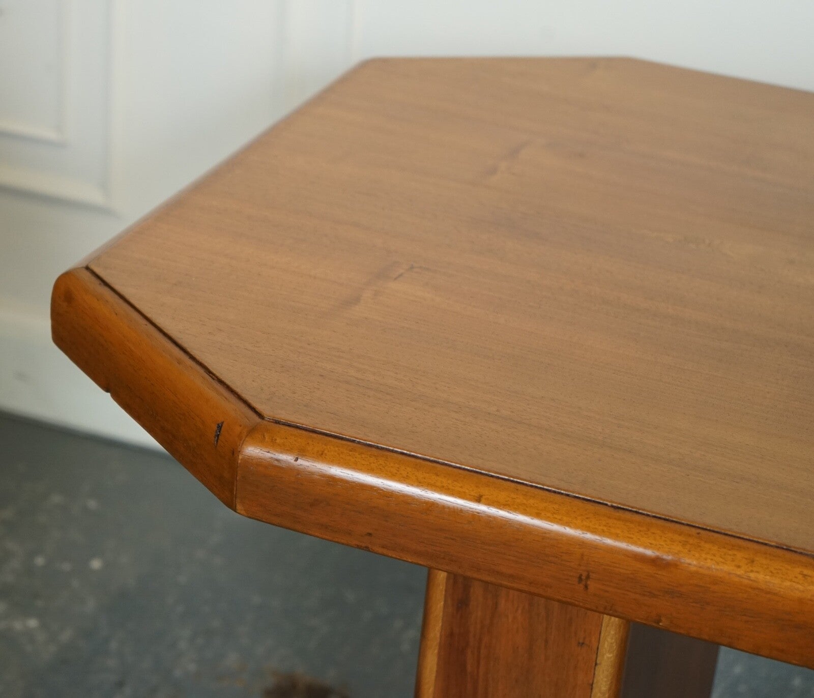VINTAGE ART DECO WALNUT DINING TABLE 4 TO 6 PERSON J1