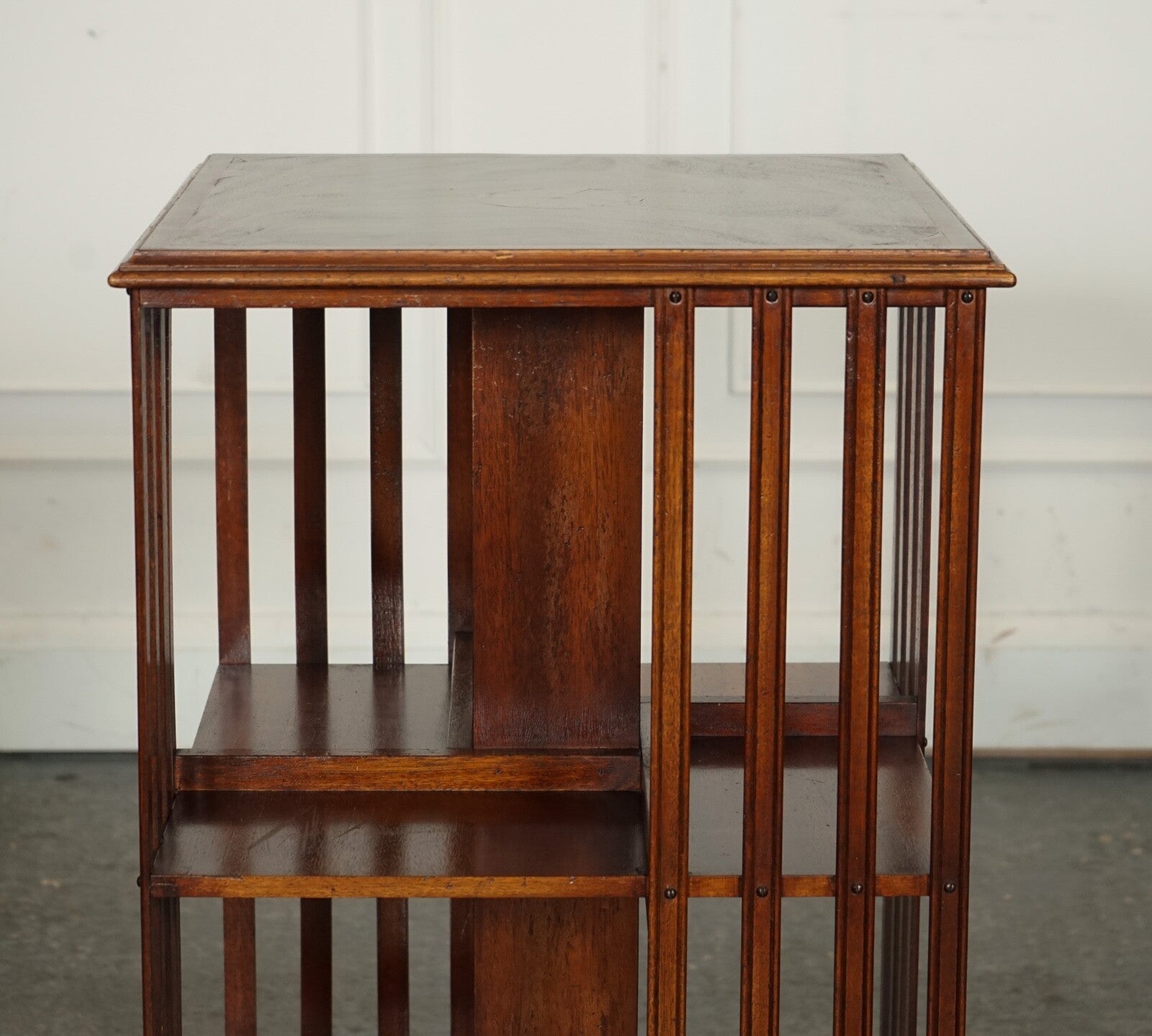 LOVELY ANTIQUE SHERATON REVIVAL INLAID REVOLVING BOOKCASE END TABLE
