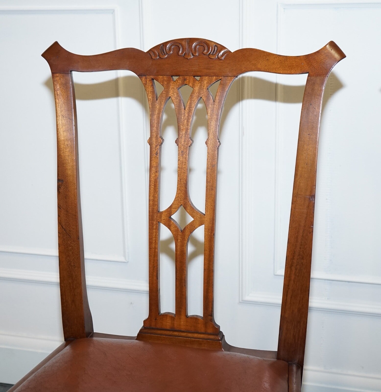 CHIPPENDALE STYLE 5 DINING CHAIRS WITH LEATHER SEATS PERFECT FOR ROUND TABLE