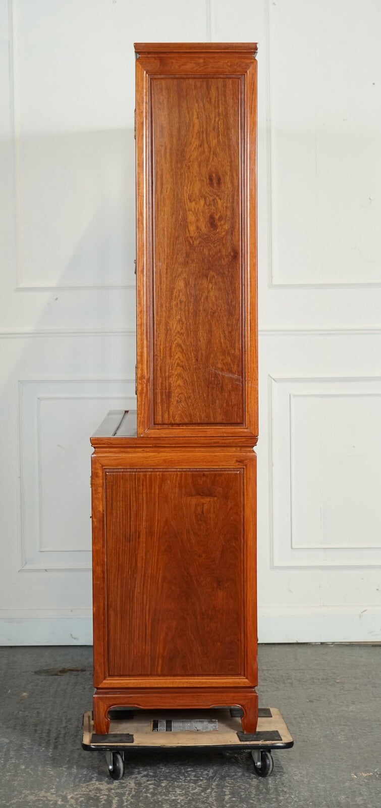 LARGE VINTAGE ORIENTAL CHINESE CARVED SOLID HARDWOOD BOOKCASE DISPLAY CABINET