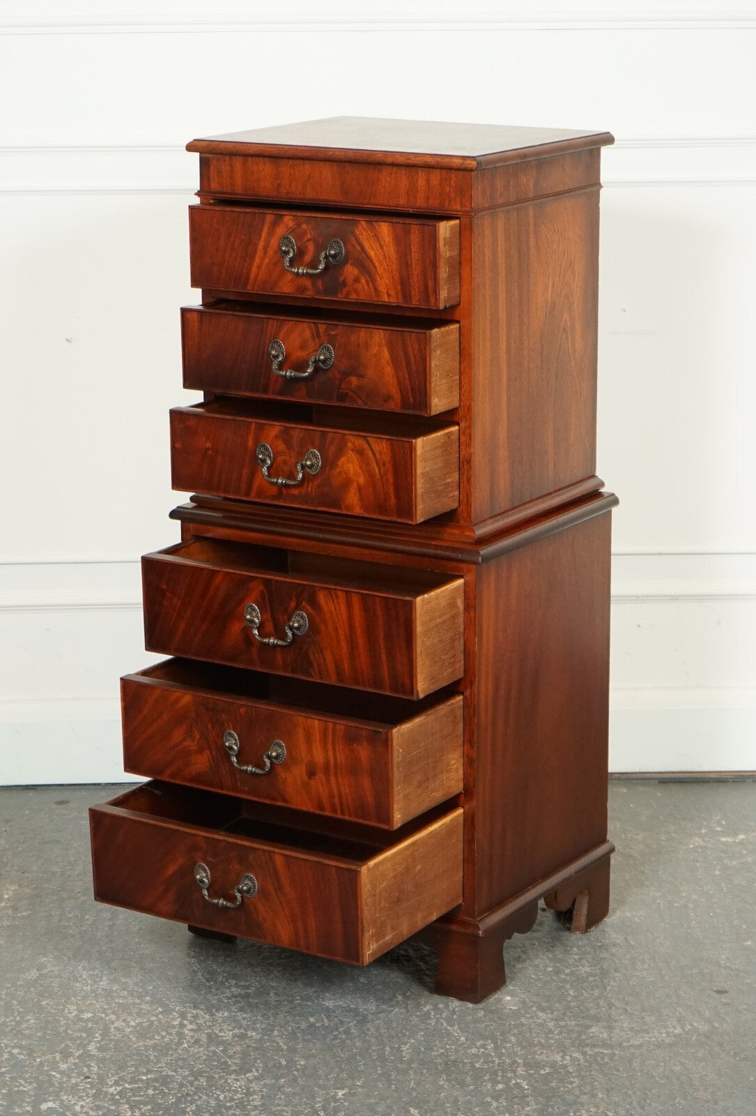 VINTAGE GEORGIAN STYLE TALLBOY WITH 6 DRAWERS WITH LOTS OF STORAGE SPACE
