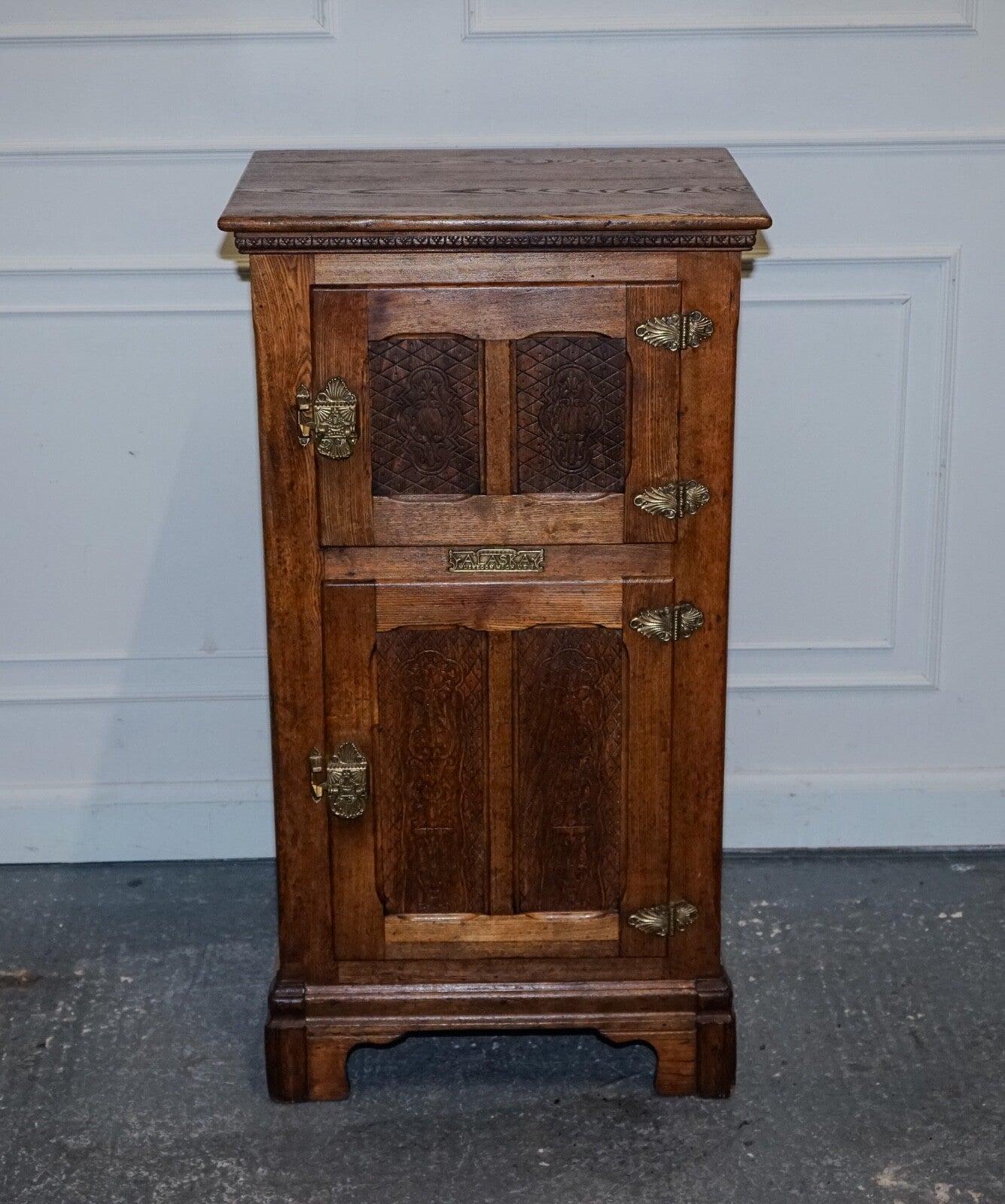 CIRCA 1900'S LARGE NORTH AMERICAN ALASKA MUSKEGON OAK LARDER ICE BOX COLLECTABLE
