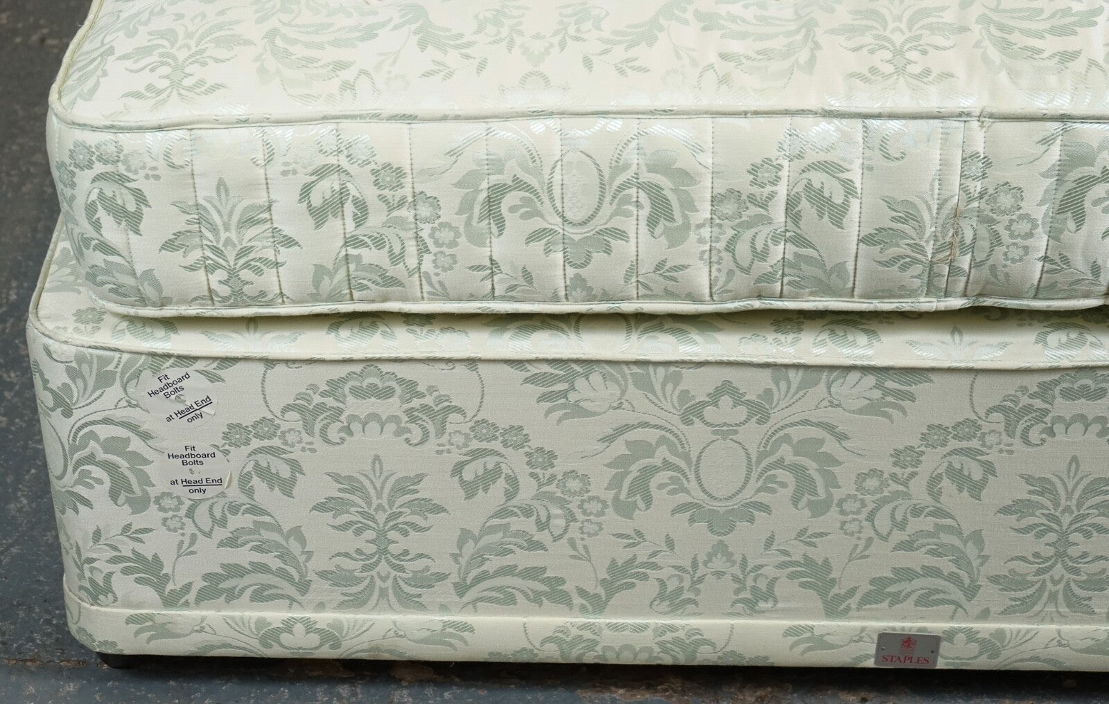STAPLES & CO DOUBLE DIVAN & MATTRESS BED