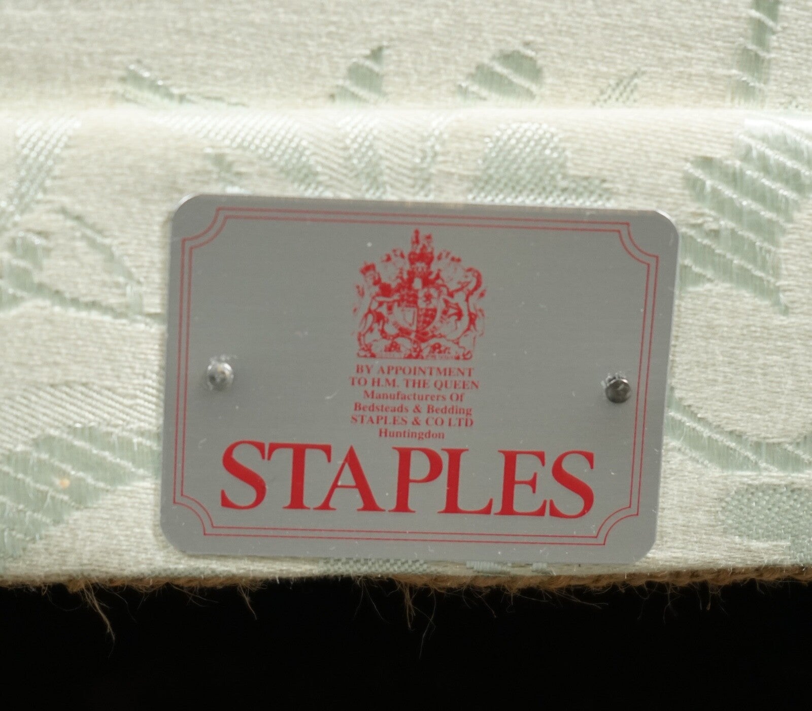 STAPLES & CO DOUBLE DIVAN & MATTRESS BED