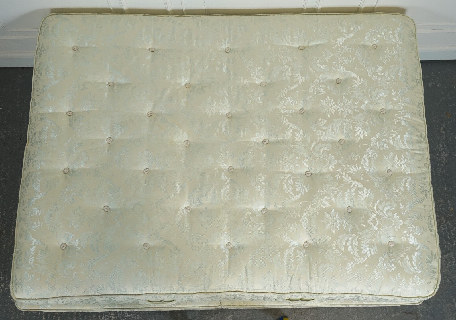 STAPLES & CO DOUBLE DIVAN & MATTRESS BED
