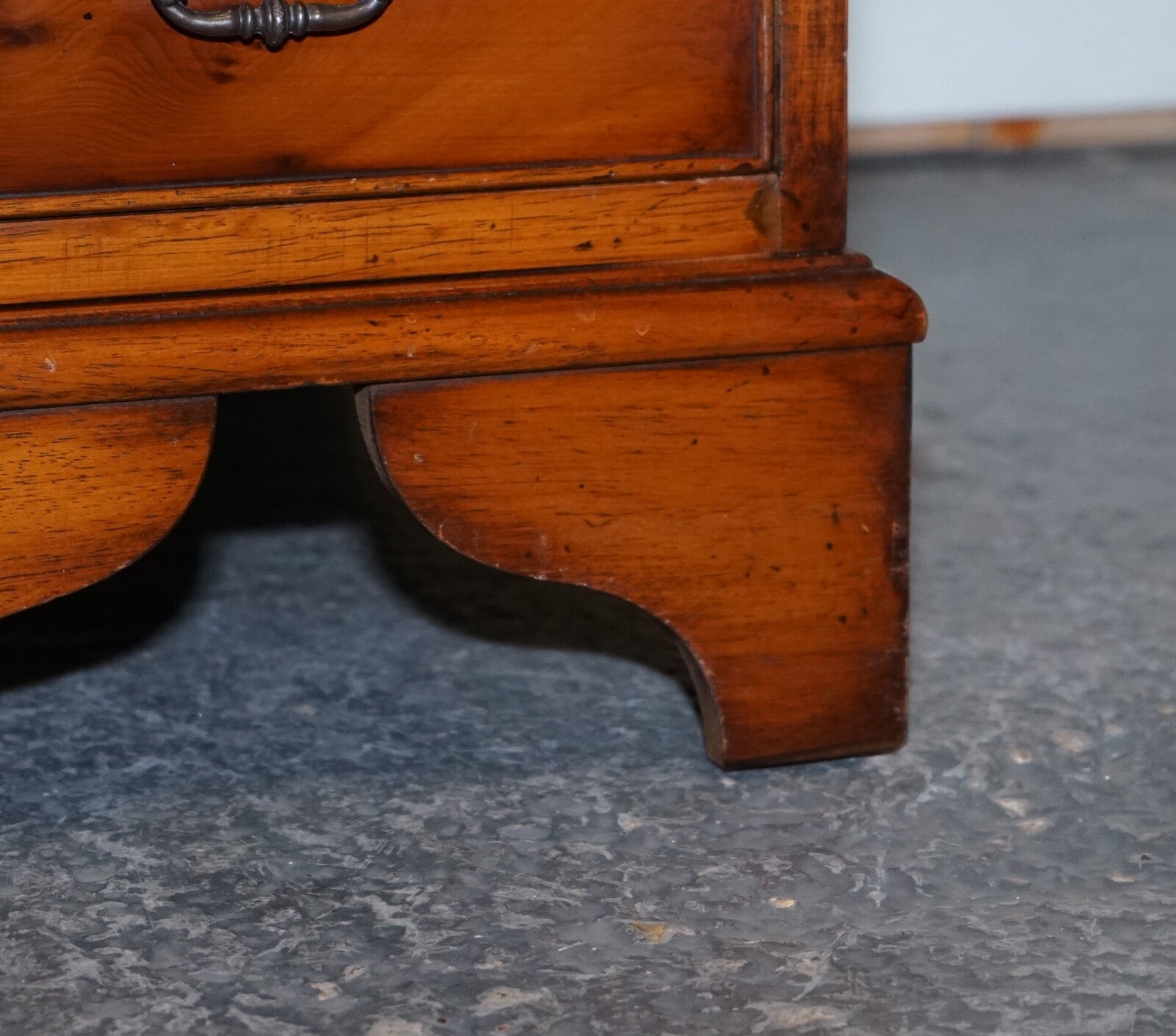 VINTAGE YEW WOOD TWIN PEDESTAL GREEN LEATHER TOP DESK